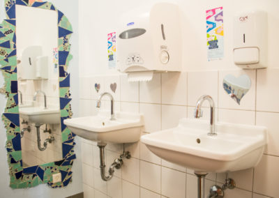 Montessori Schule Idstein Mädchentoilette